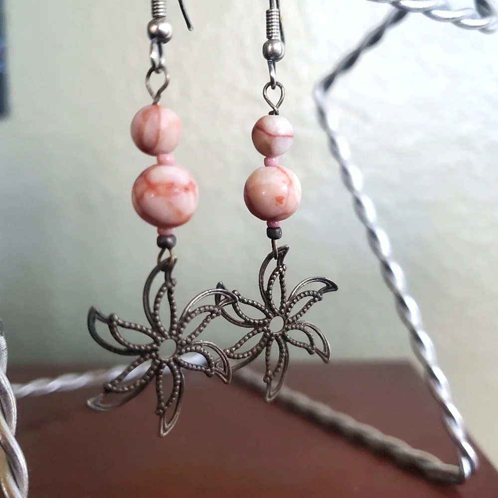Marbled two-tone pink bead flower/pinwheel dangle earrings
